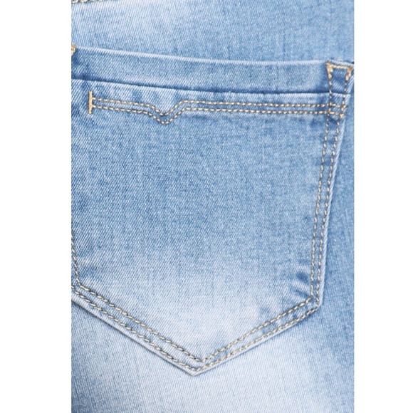 ‼️CLEARANCE‼️ Light Wash Distressed Jeans - Picture 5 of 8